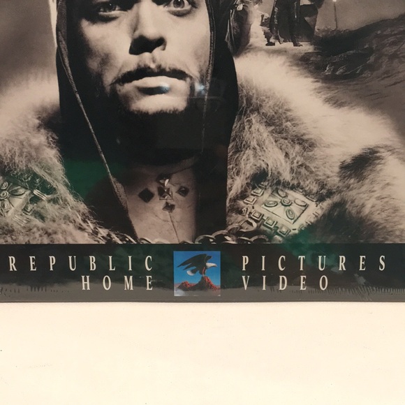 Republic Pictures Home Video “Macbeth” Laser Disc. - Picture 2 of 3